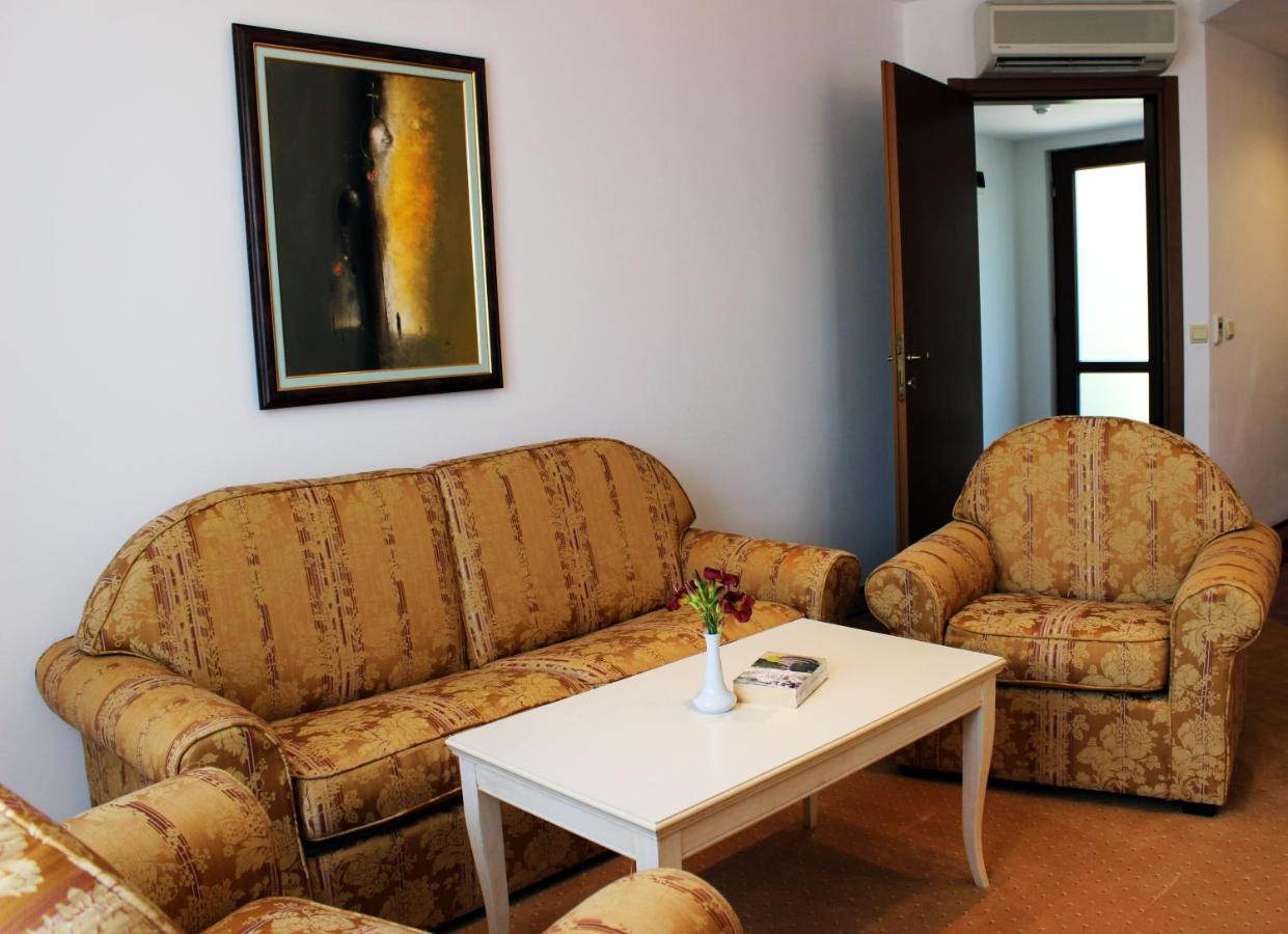 Helena Vip Villas And Suites Slantchev Briag Extérieur photo