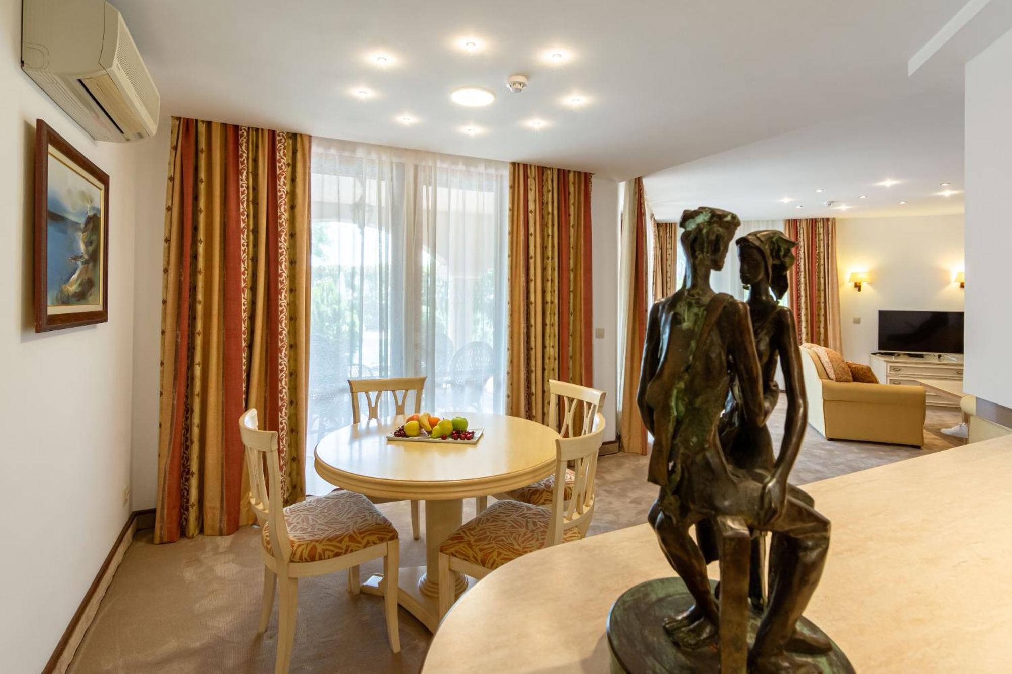 Helena Vip Villas And Suites Slantchev Briag Extérieur photo
