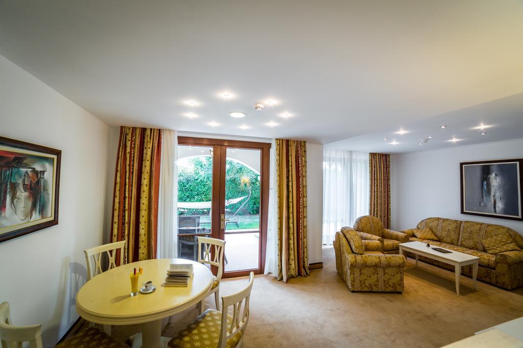 Helena Vip Villas And Suites Slantchev Briag Extérieur photo
