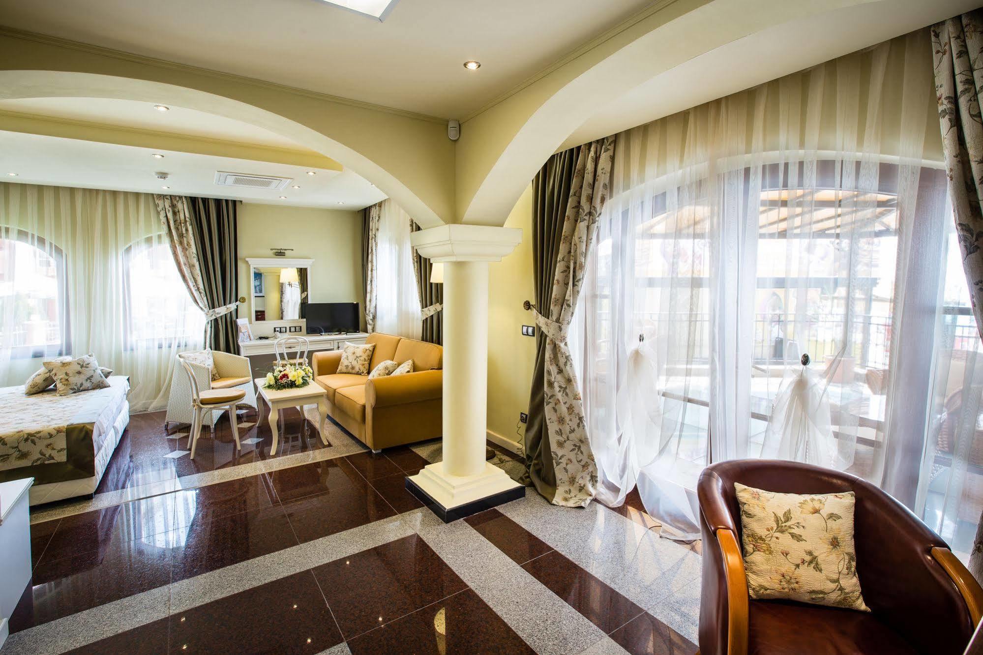 Helena Vip Villas And Suites Slantchev Briag Extérieur photo